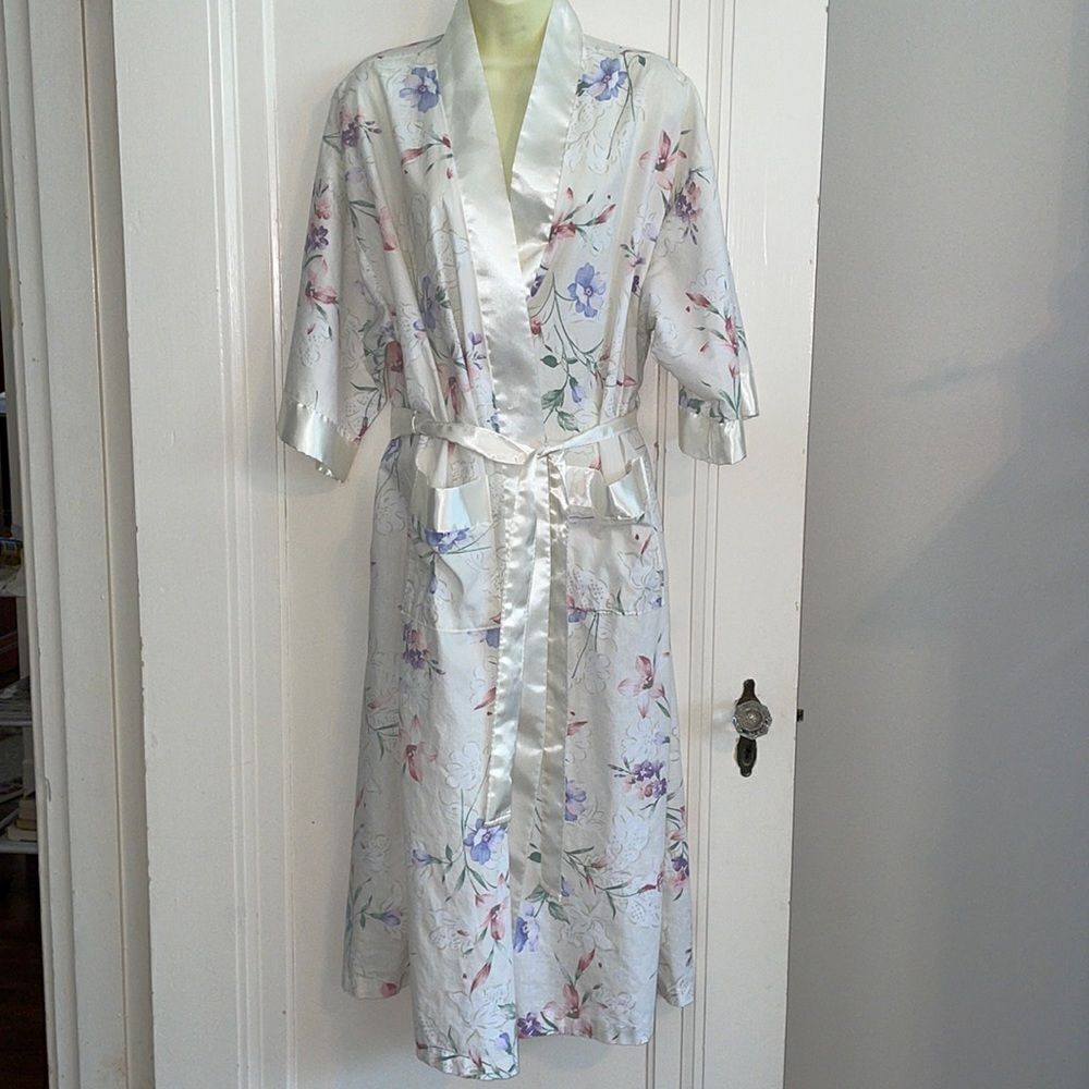 Vintage 80s Amanda Stewart Intimates cream/ivory floral cotton/polyester robe